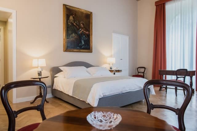 Superior Double or Twin Room, Bathtub