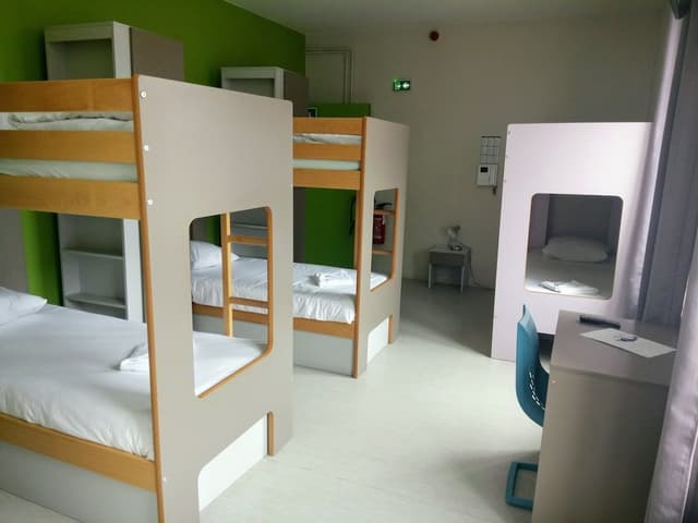 Room 6 persons