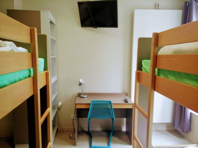 Room 5 persons