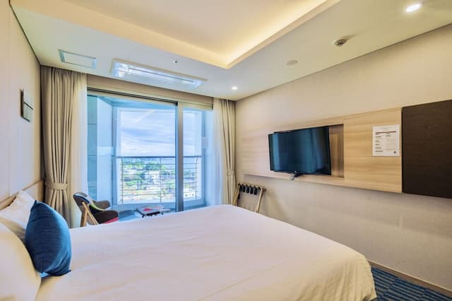 Deluxe Double Room, Terrace, Partial Ocean View