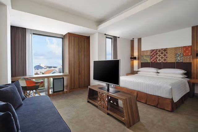 Deluxe Room, 1 King Bed, City View