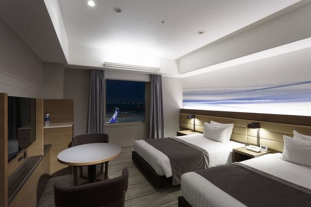 Deluxe Twin Room Runway View, Non Smoking