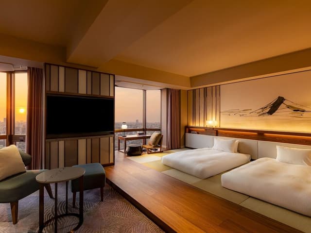 Executive Junior Suite with City Side, Non Smoking