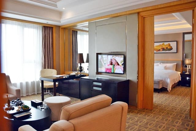 Deluxe Suite