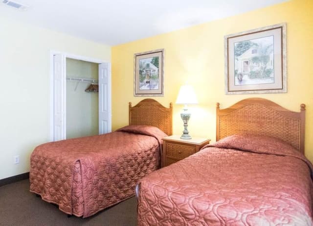 Comfort Condo, 2 Bedrooms, Kitchen, Beachfront
