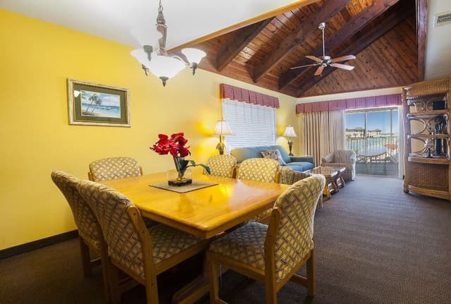 Comfort Condo, 2 Bedrooms, Kitchen, Beachfront
