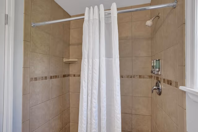 Deluxe Single Room, Men only, Pool View
