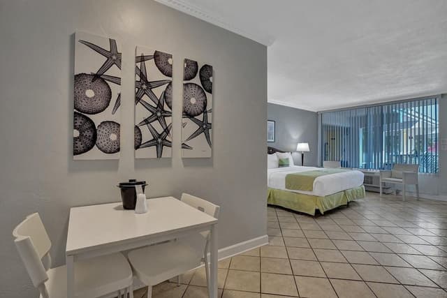 Junior Suite, Men only