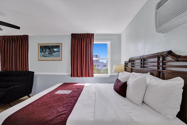 Deluxe Single Room, Men only, Pool View