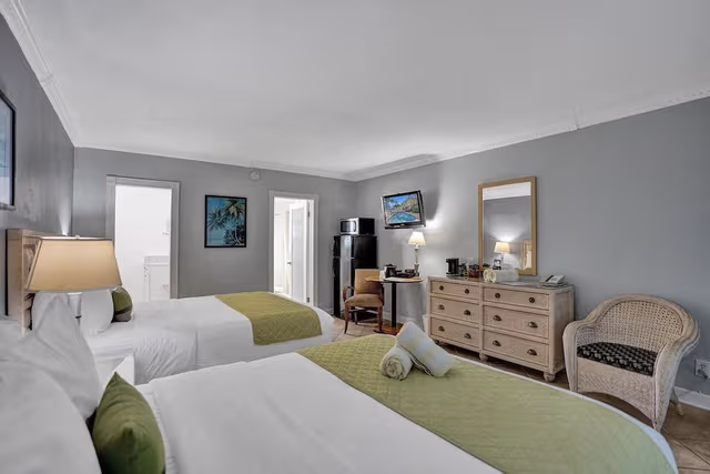 Deluxe Double Room, Men only, Pool View