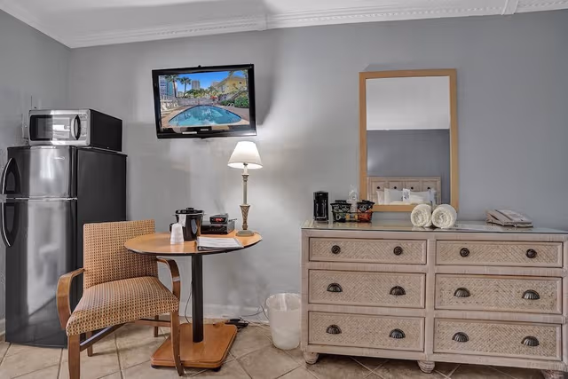 Deluxe Double Room, Men only, Pool View
