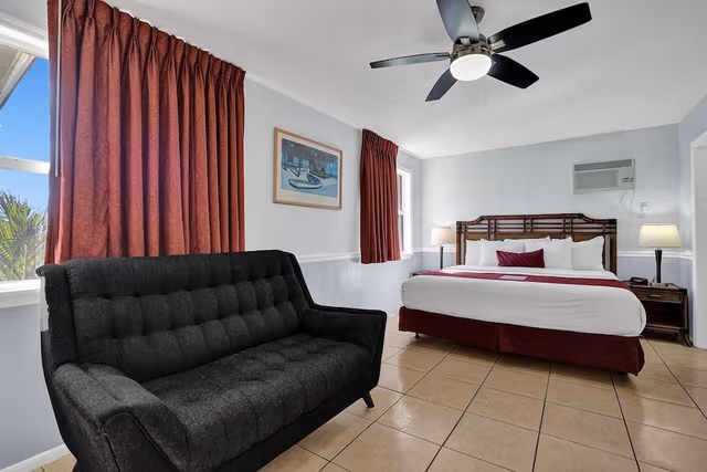Deluxe Single Room, Men only, Pool View