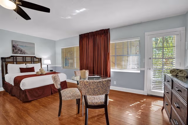 Deluxe Double Room, Men only, Pool View