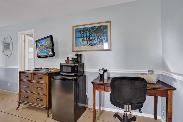 Deluxe Single Room, Men only, Pool View