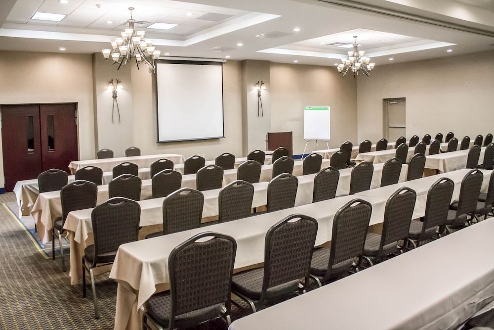 Holiday Inn Express and Suites Albany Airport Wolf Road4