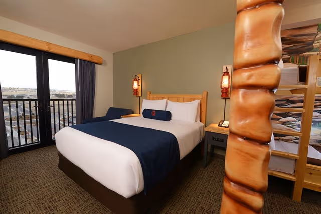 Junior Wolf Pup Den Suite - Water Park Included