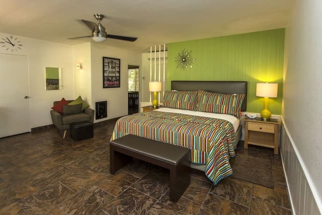 Room, 1 King Bed, Poolside