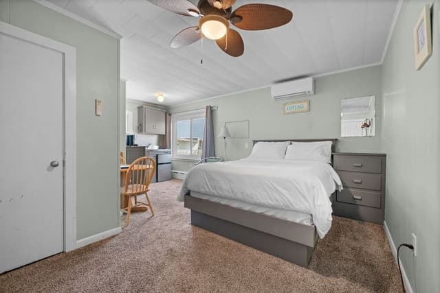 Room, 1 Queen Bed (Room 1 Queen Kitchenette)