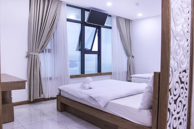 1-Bedroom Sea View Apartment with 2 Single Beds