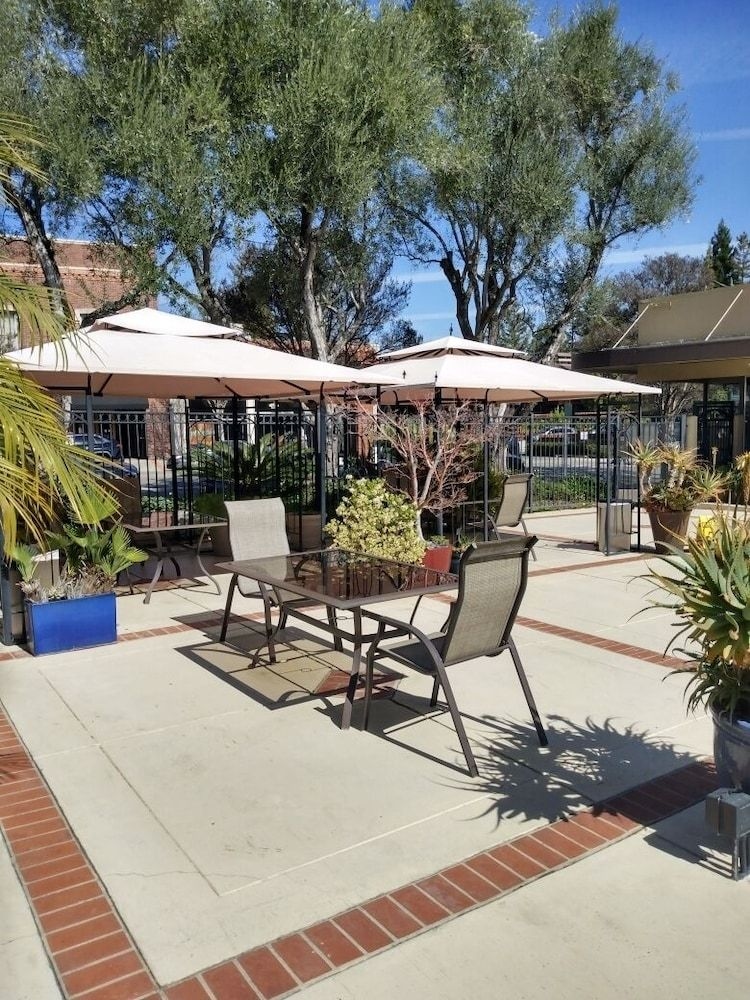 Los Gatos Garden Inn and3