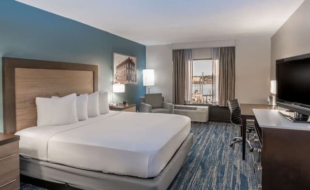 One Bedroom Suite, One King Bed, River View