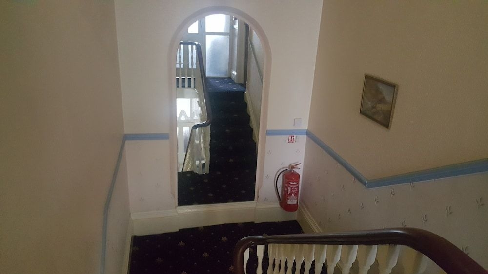 Tuxford House4