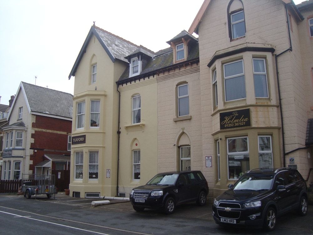 Tuxford House1