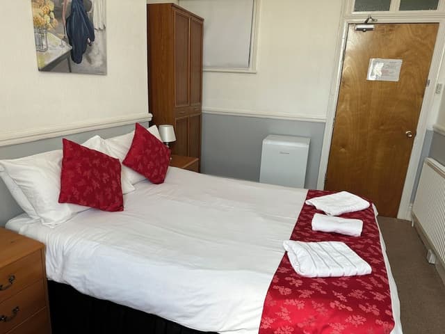 Basic Triple Room, Ensuite