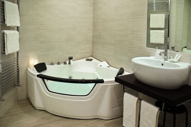 Suite, Hot Tub
