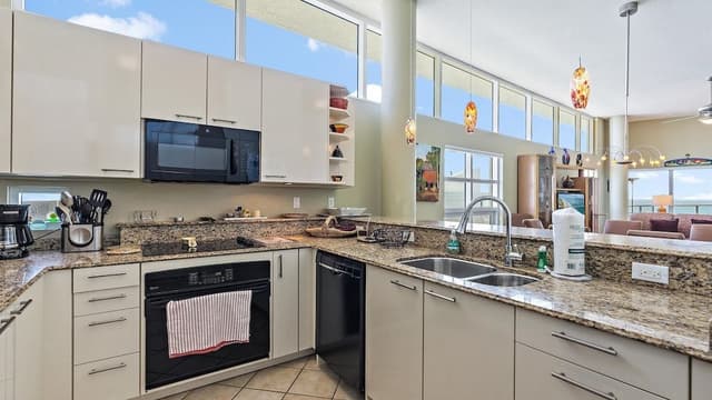 Condo, 3 Bedrooms