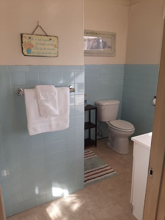 Room, Private Bathroom (Dinsmore)