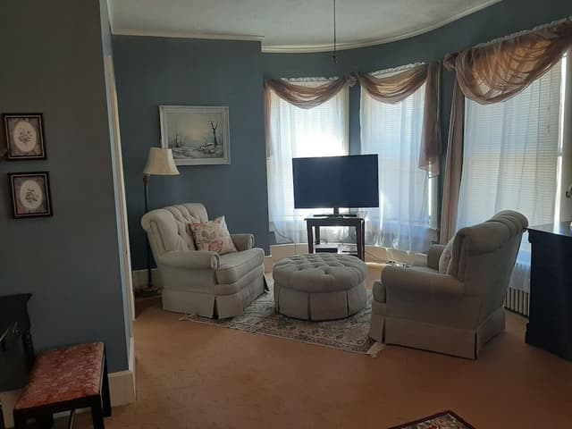 Room, Private Bathroom (Dinsmore)