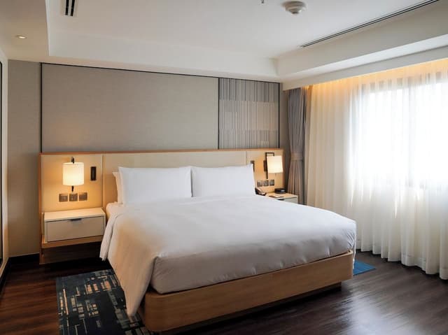 Suite, 1 Bedroom, City View (Balcony)