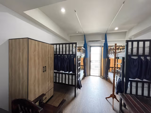 1 Person in Dormitory - Mixed