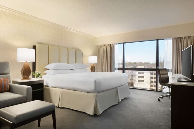 1 KING BED JUNIOR SUITE