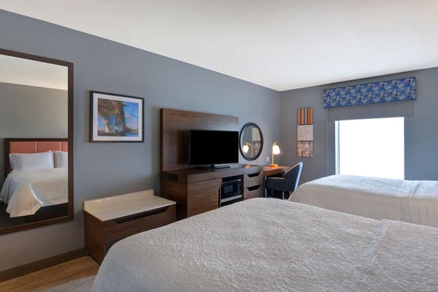 2 QUEEN BEDS W/MICROWAVE-FRIDGE HIGH FLOOR NS