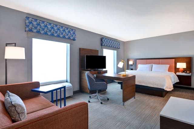 1 KING BED W/SOFABED STUDIO SUITE NONSMK