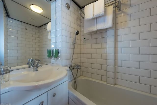 Business Suite, 2 Bathrooms, River View