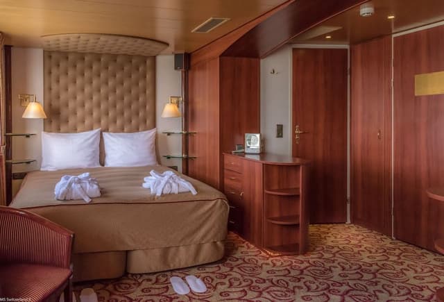 Business Suite, 2 Bathrooms, River View
