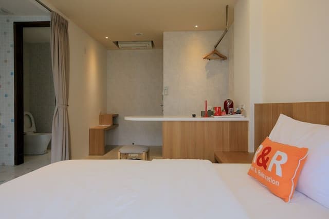 Standard Double Room (01)