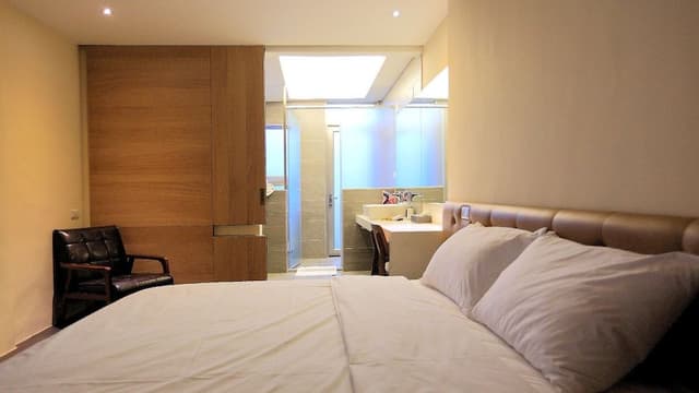 Standard Double Room (04)