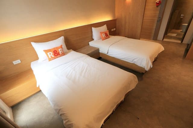 Standard Twin Room (03)