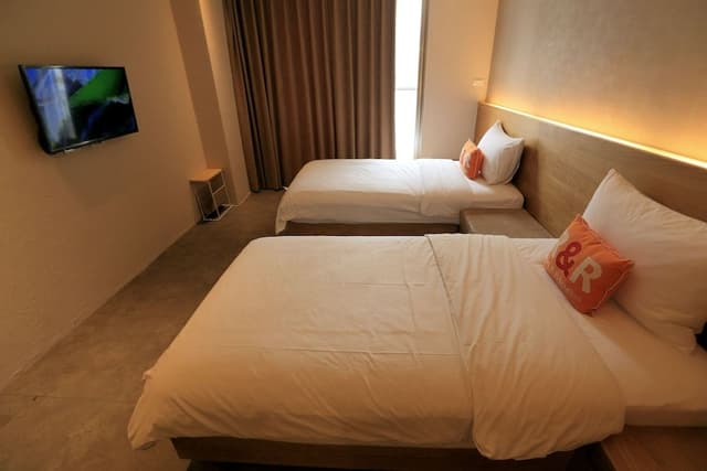 Standard Twin Room (03)