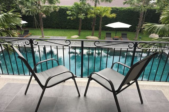 Deluxe Room, Pool View