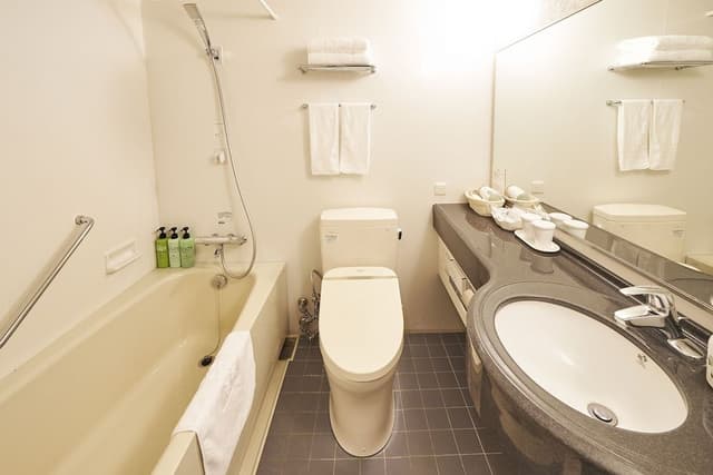 Twin Room for 4 People (2 Adult and 2 Children), Non Smoking