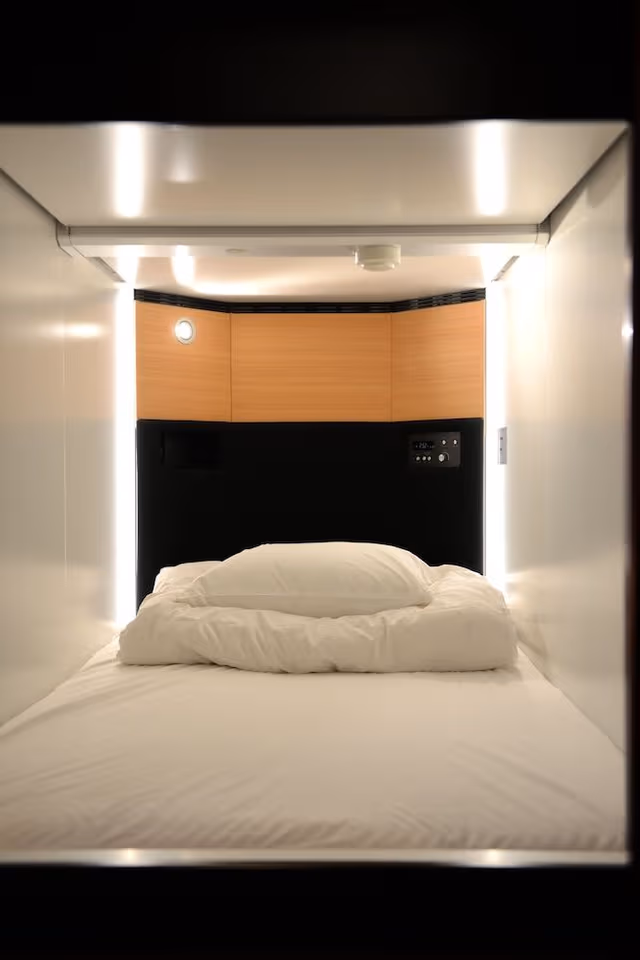 PRIVATE CAPSULE ROOM (WOMEN ONLY)