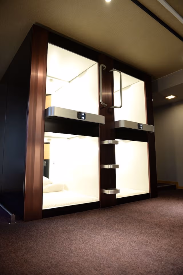 PRIVATE CAPSULE ROOM (WOMEN ONLY)