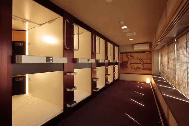 PRIVATE CAPSULE ROOM (WOMEN ONLY)