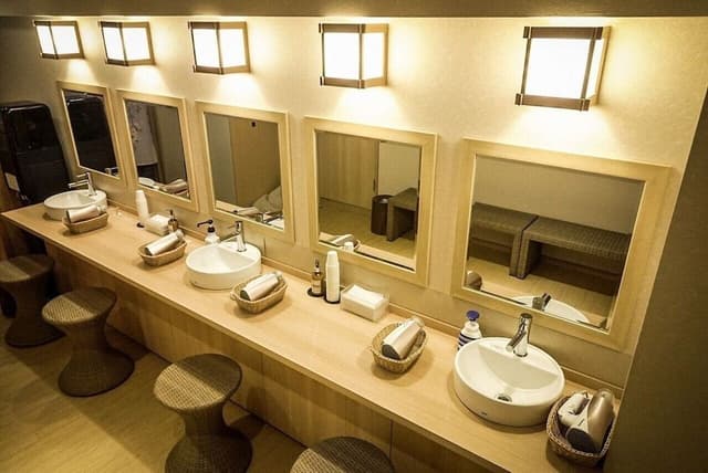 PRIVATE CAPSULE ROOM (WOMEN ONLY)