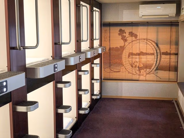 PRIVATE CAPSULE ROOM (WOMEN ONLY)